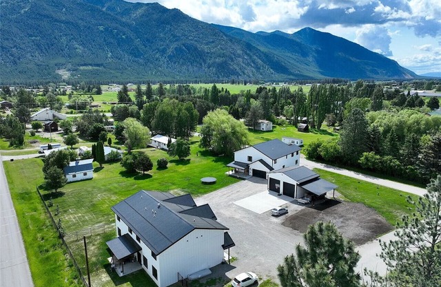 Glacier Retreat Estates - Sweeping Mountain Views!