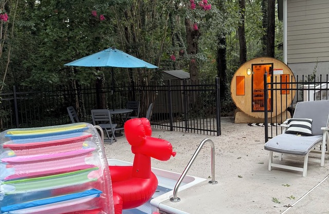 NEW! South of Asheville, Games, Sauna, Pool, Spa, Fire Pit, Sleep 16