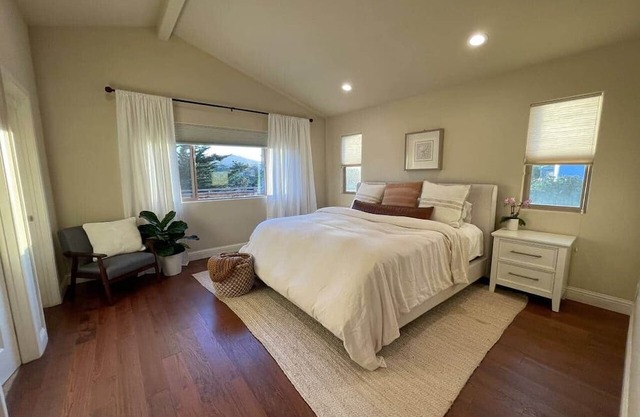 Home in Monterey Bay w/2 King Beds + 1 Twin