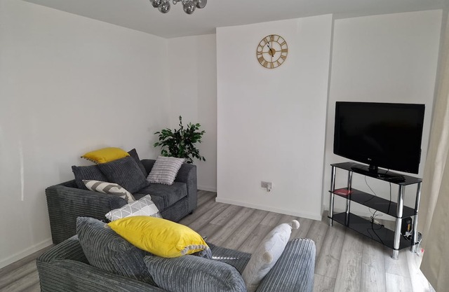 Roomy homes with big garden near Designer Outlet