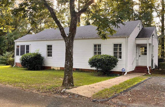Charming 2BR cottage in Centreville 40 min to Saban Field @ Bryant Denny Stadium