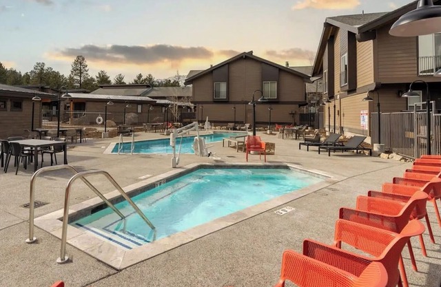 Relax in Alpine Room Near Mammoth Restaurants, Board Games & Ski Areas