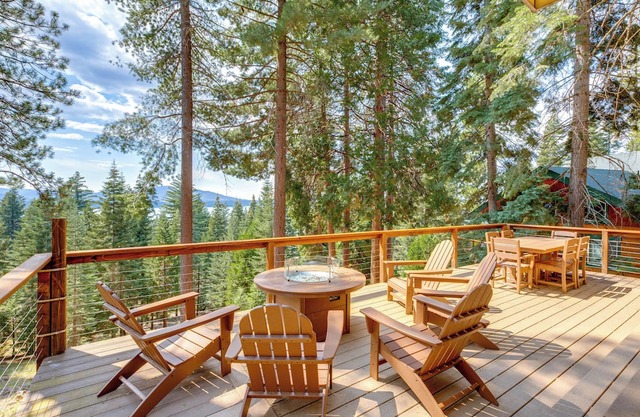 1 Mi to Beach & Golf Course! Lake Almanor Cabin