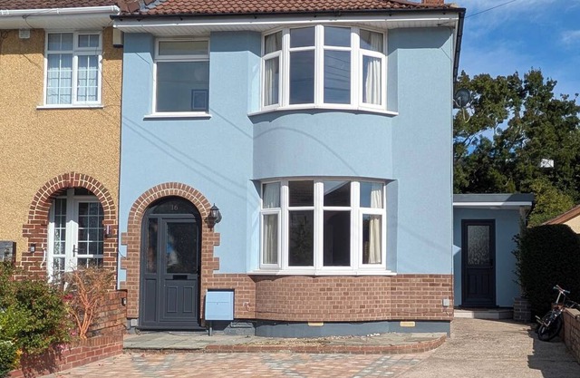 3-Bed House - Sleeps 8, Garden & Parking