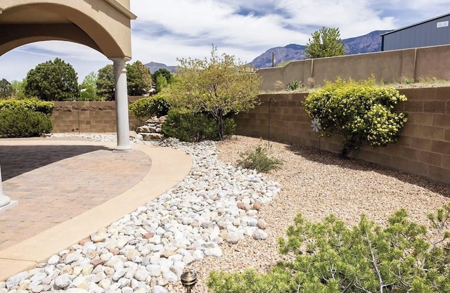 Balloon Fiesta getaway in serene North Albuquerque Acres