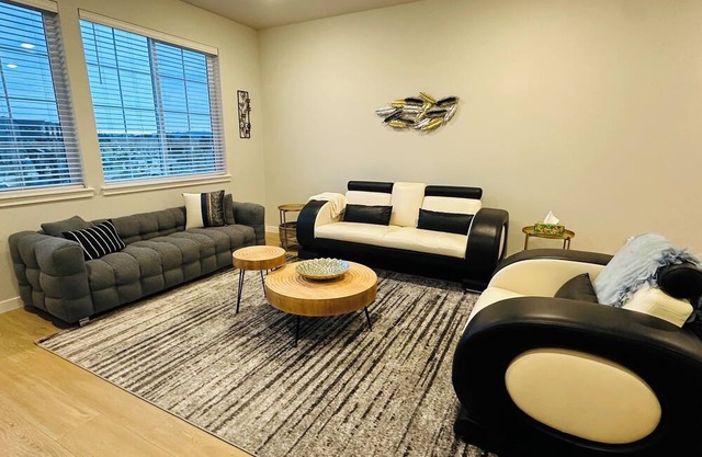 Charming townhome with AC in Hillsboro