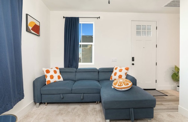 Luxurious Suite with AC in charming Bakersfield