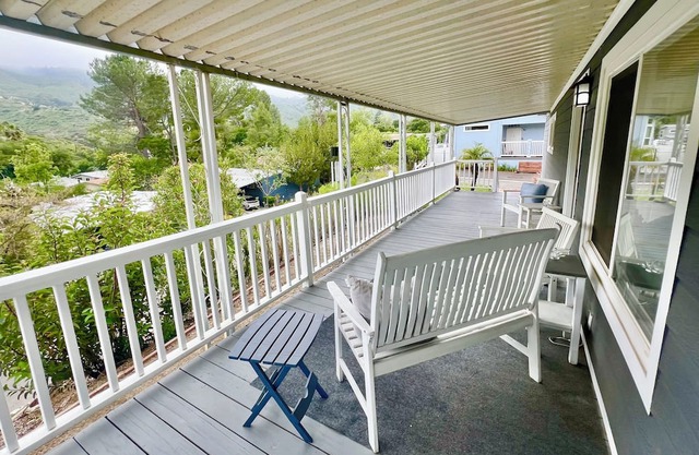 Chic 2-bedroom mobile home with AC in beautiful Agoura Hills