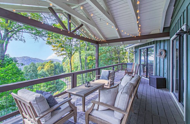Mountain View - Pet Friendly- Hot Tub-Access to the AT via Big Bald Mountain.