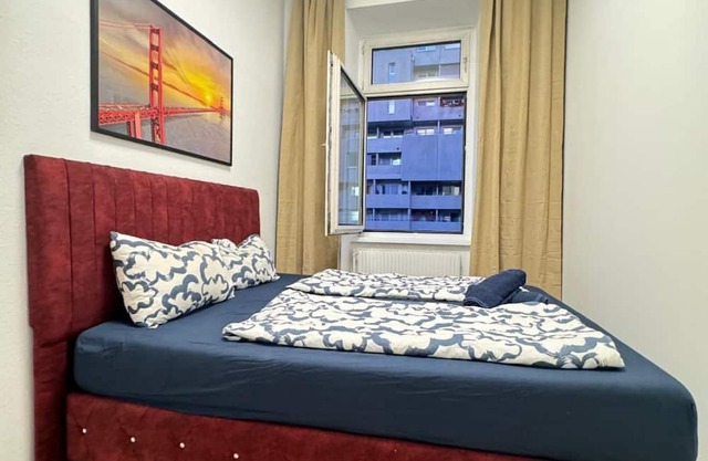 Comfortable Room Near FAC Platz – Just 10 Min Away