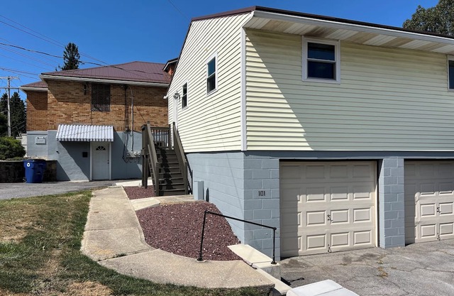 Newly remodeled spacious studio apartment in Johnstown, Richland Township, PA.