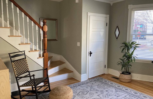Winter rental - Bright and charming townhome atop Munjoy Hill. 11/1/25- 5/31/26