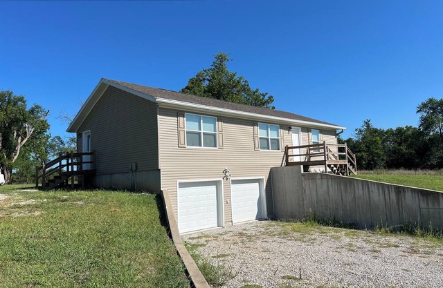 Charming 4-bedroom house with AC in Fort Scott