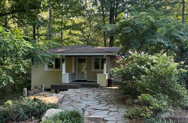 Charming 2-Bedroom Cottage on Scenic Property in Kirtland