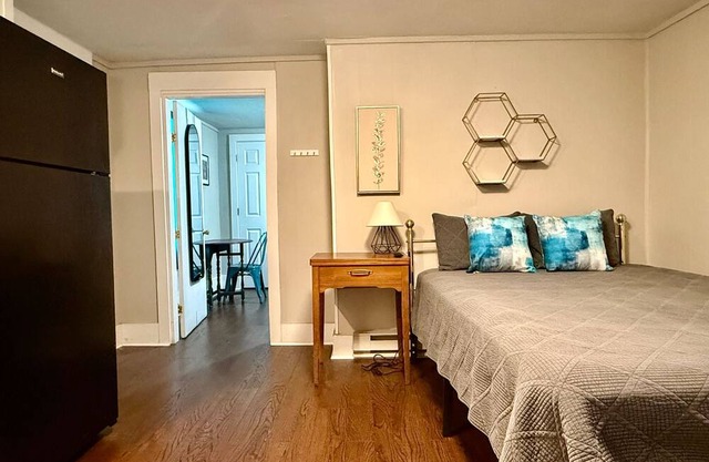 Private 1BR, Monthly Stays, Pups Welcome