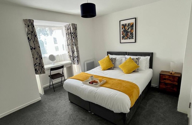 St Andrews Gardens – Modern 2-Bed Flat with Town Views & Parking in Colchester