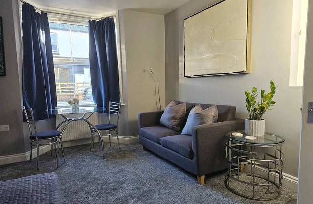 Stay Zen Apartments - Free Parking & Garden Woking
