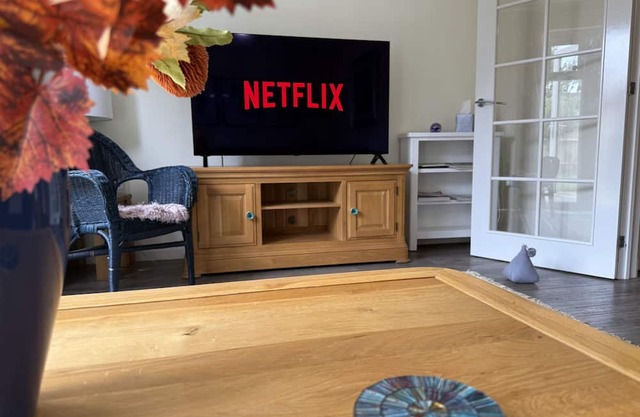 3 Bed House in Horsham Parking/Fast WIFI