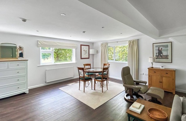 1 bedroom accommodation in Horsham, near Brighton