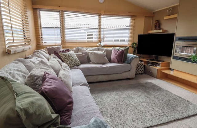 CARAVAN 596, pet friendly, country holiday cottage in Prestatyn