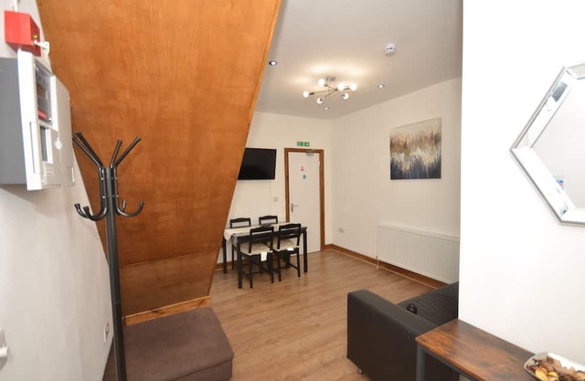 Entire Home in West Bromwich, Near Birmingham, West Midlands