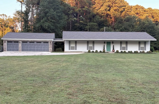 Quaint 2-bedroom house with central heat and air in charming Starkville