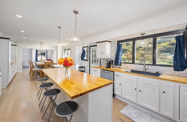 Spacious 4-bedroom house in Xenia near Universities