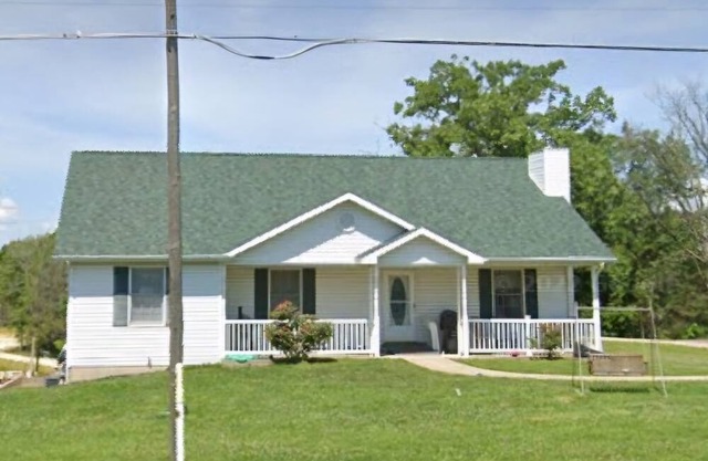 Cozy & inviting house in Holts Summit. 10 minutes from Jefferson City.