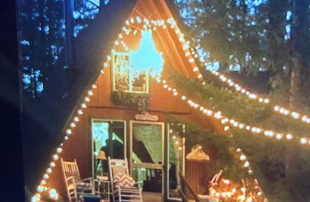 Beautiful cabin in Forest Lakes with dedicated work space!