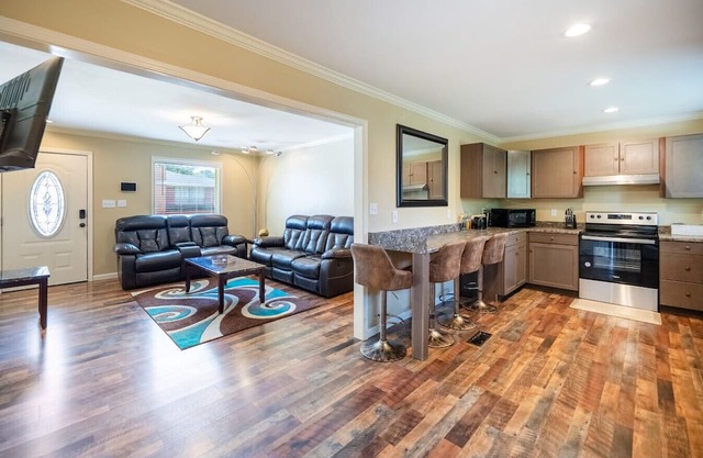 Comfortable 3BR Retreat | Near Downtown Birmingham