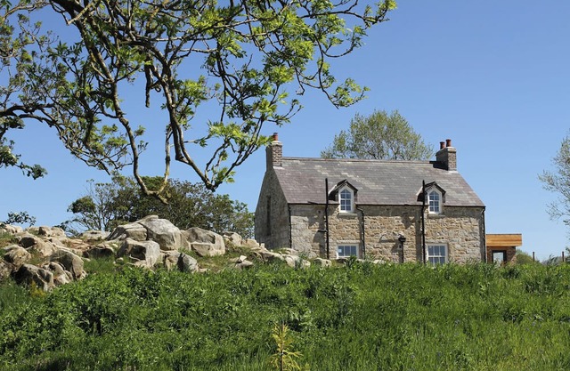 Jackdaw Cottage, fully restored traditional Irish cottage