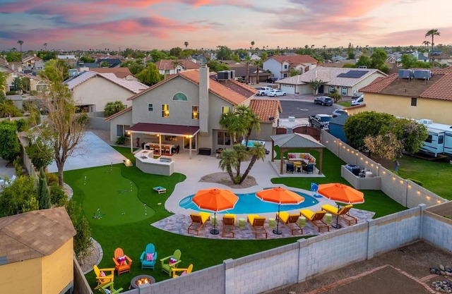 Pickleball + Heated Pool & Spa | Sleeps 16