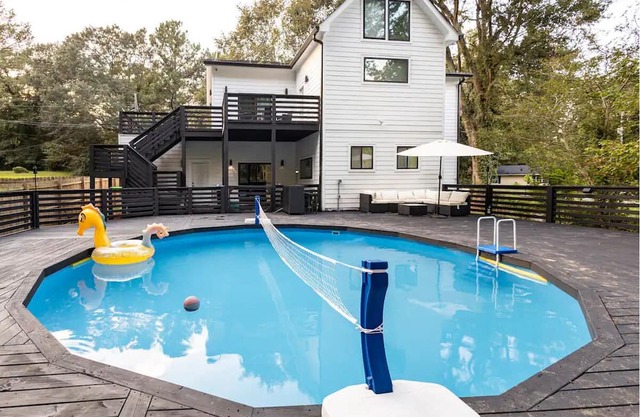Lovely 4-bedroom house with Pool in Decatur