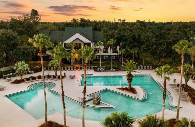 Bright 4BR Retreat with Pool Gym and Extended Stays