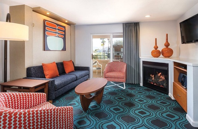 Cozy 1-bedroom resort with AC, fitness room & pool in beautiful Palm Springs