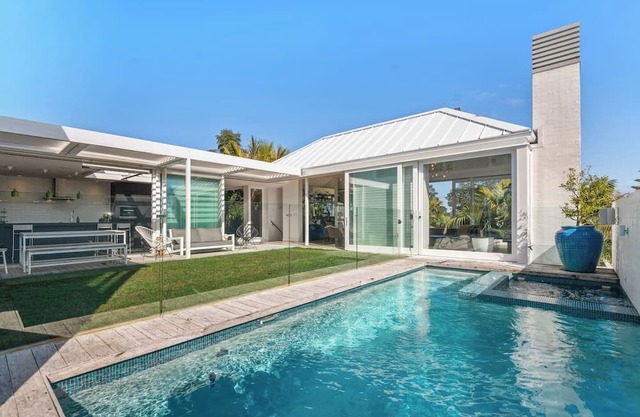 Westmere Luxury | w Pool | by Furnished Rentals
