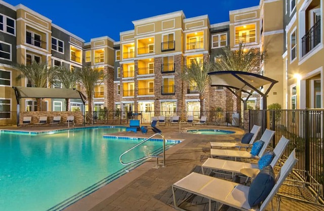 3BR/3BA Condo w/ Pool & Free Parking in MDR!