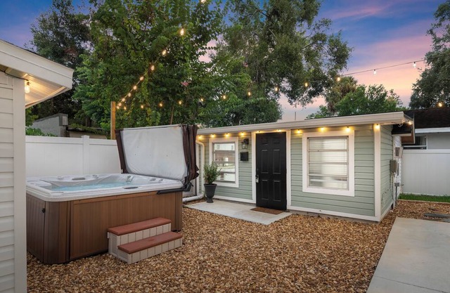 Private 1BR Apartment behind New Build Bungalow in Tampa Heights!
