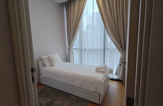 Brand New 2 bedroom near Paragon