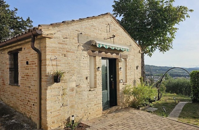 Comfortable Guesthouse in Scenic Italian Countryside