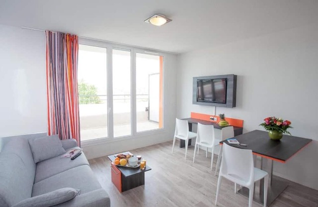 Charming Apartment w/Kitchenette Steps from Vibrant Market & Metro