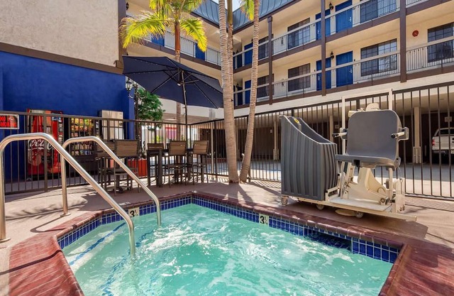 Ideal Spot for Business Travelers – Rest in Quiet Room Close to the Airport