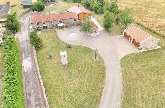 The Barn, Luxury Country Home Sleeps 6 Hot Tub