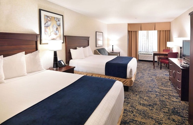 Pet-friendly Stay Featuring Indoor Pool, Sauna & Free Breakfast l 2 Rooms