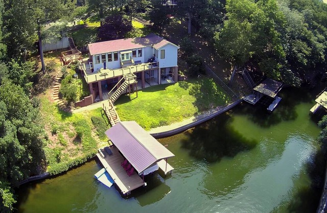 Spacious Quaint Two Kings Boathouse 8 miles to RTJ