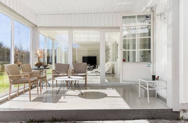 Workers Villa - 7BR - 15 Beds - 3 Bath - All Inc