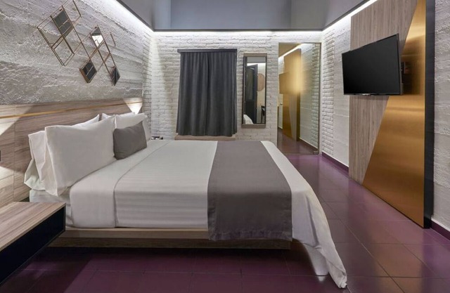 Modern Centro Suite – Walk to Zócalo, Museums, Great Food & Historic Sights!