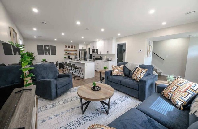 Fresh & Modern | 3BR 1.5 Bath | Smart TV | WIFI