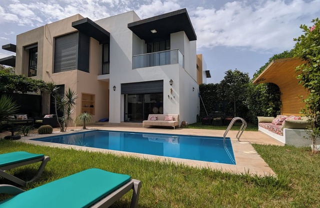 Lovely 3-bedroom villa with Private Pool in Tamaris