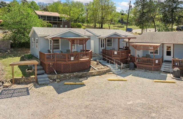 Cabin 2-2bed/1bath with beautiful views of Bull Shoals Lake.